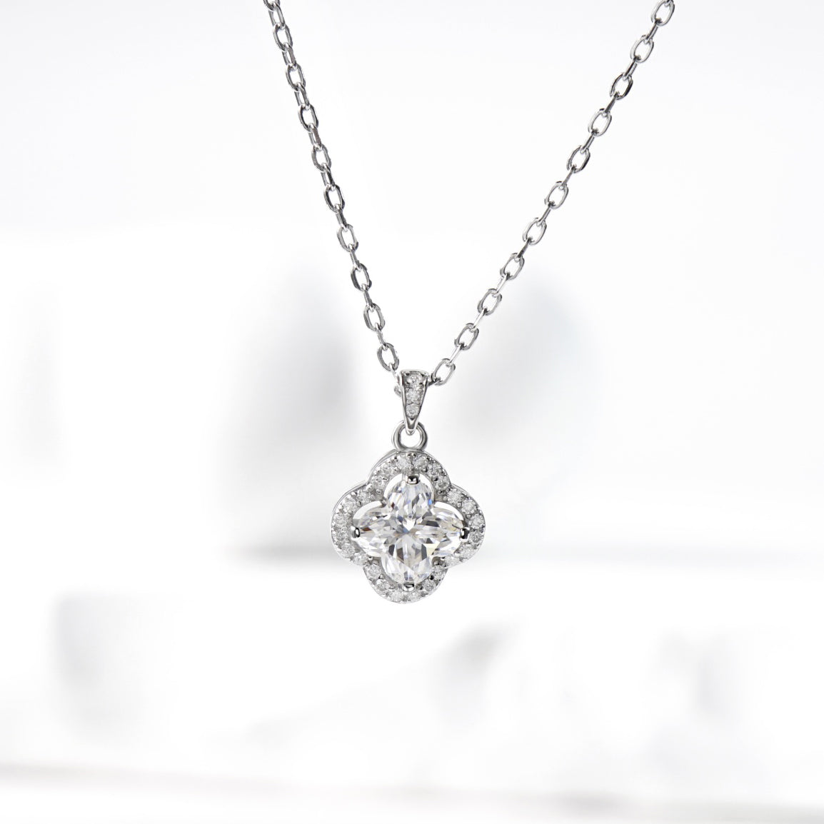 [MN0006] Micro-embellished four-leaf clover necklace