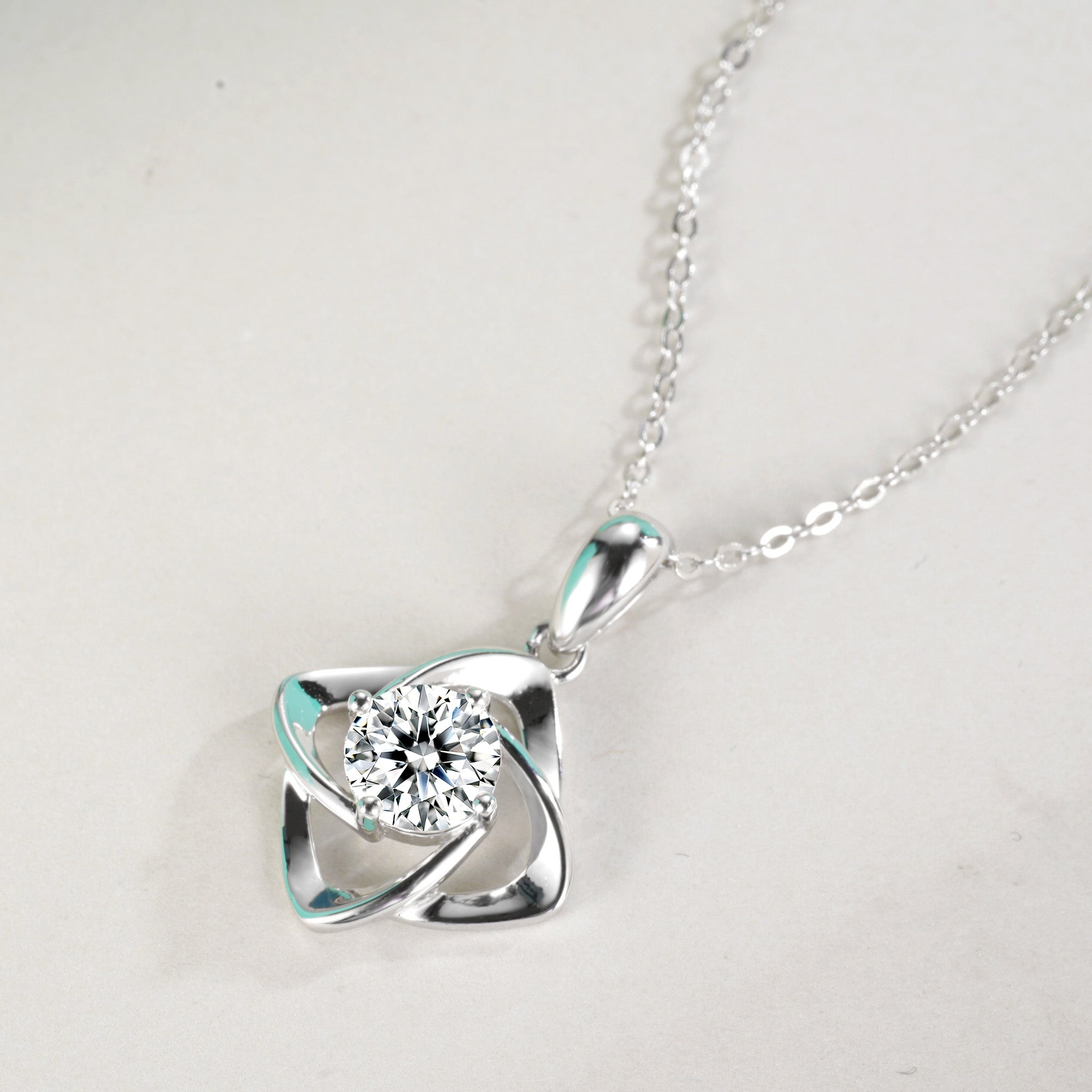 Romantic Four-Leaf Clover Pendant [MSD.068]