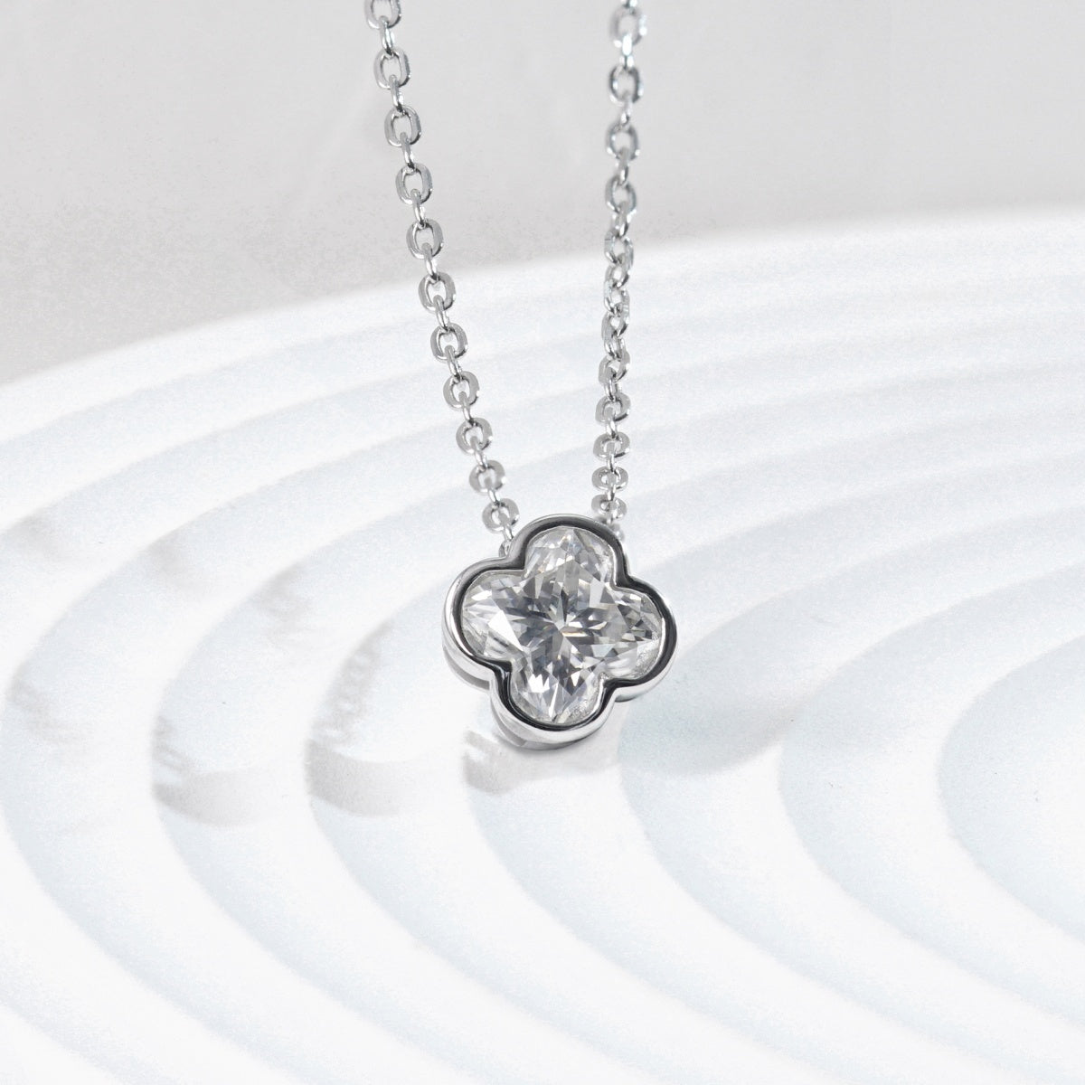 [MN0005] Round Four leaf clover necklace