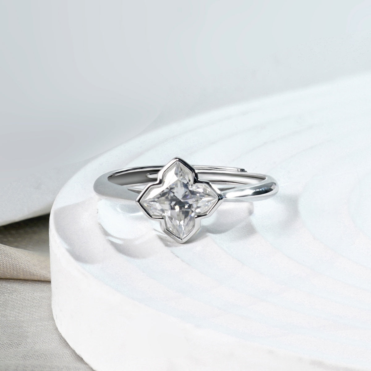 [MFR0003] Lily grass ring