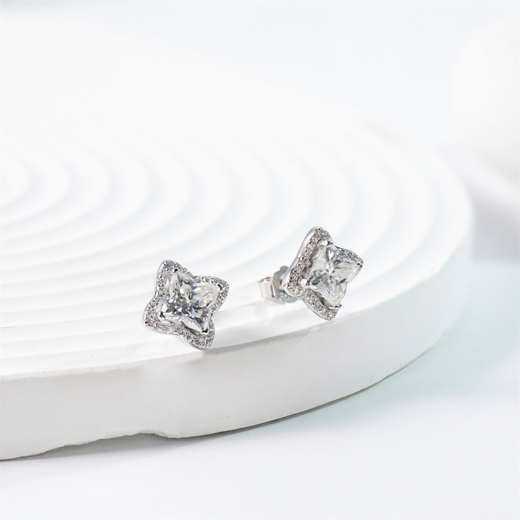 [ME0003] Lily-encrusted earrings