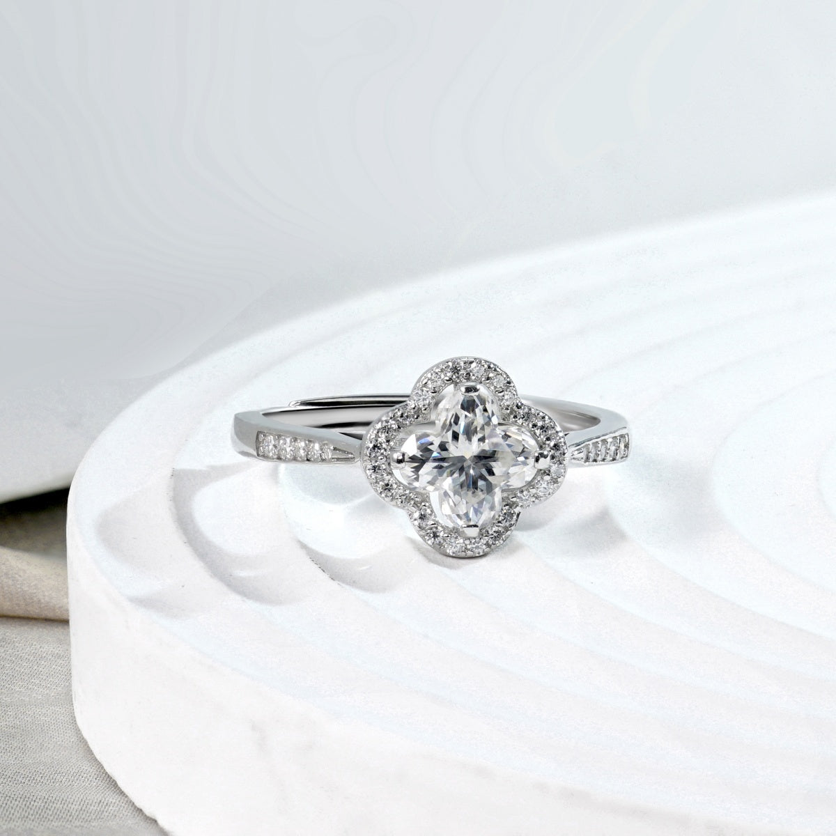 [MFR0006] Micro-paved four-leaf clover ring