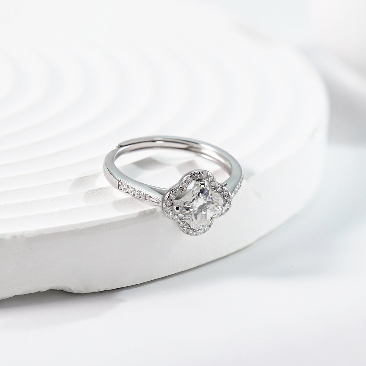 [MFR0006] Micro-paved four-leaf clover ring