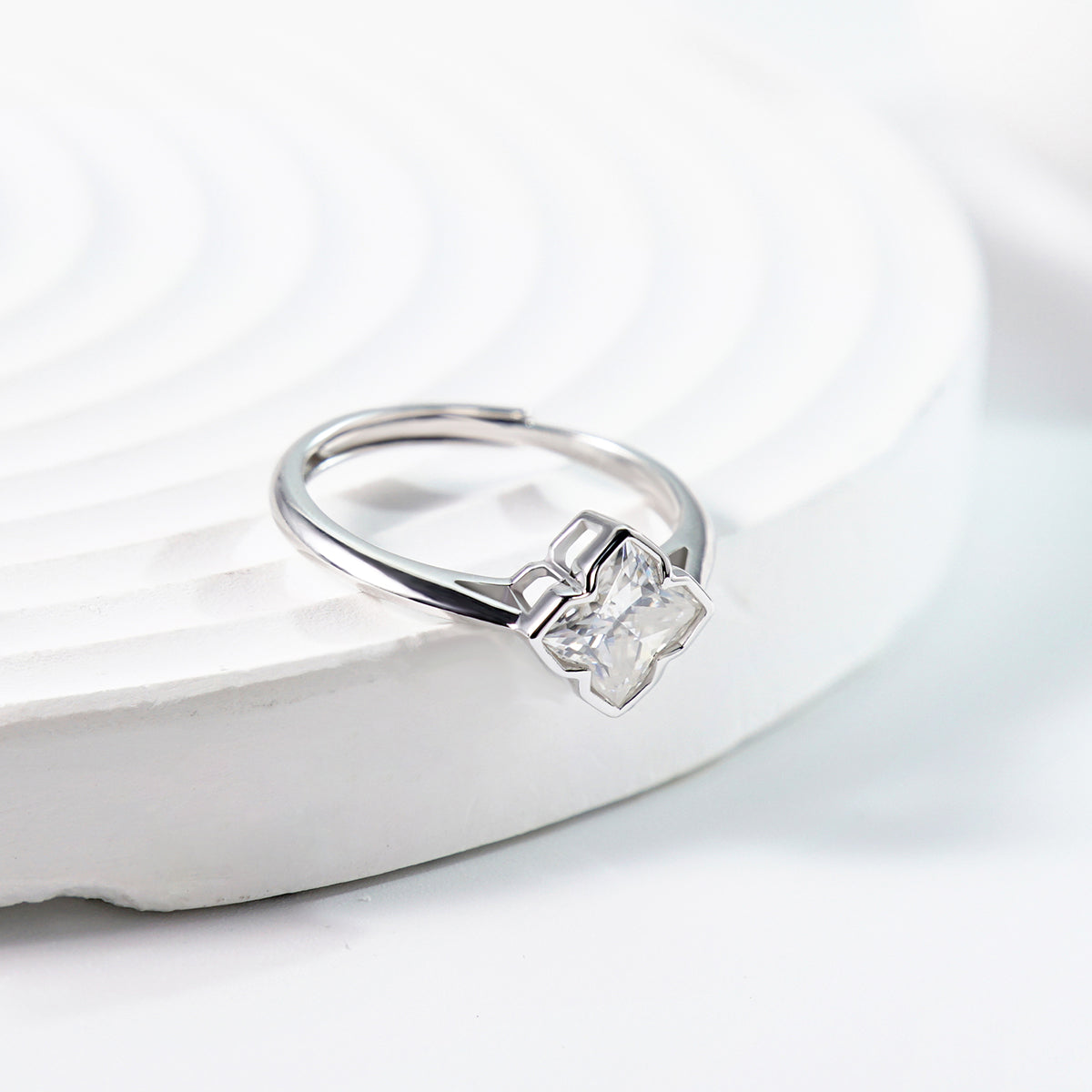 [MFR0003] Lily grass ring