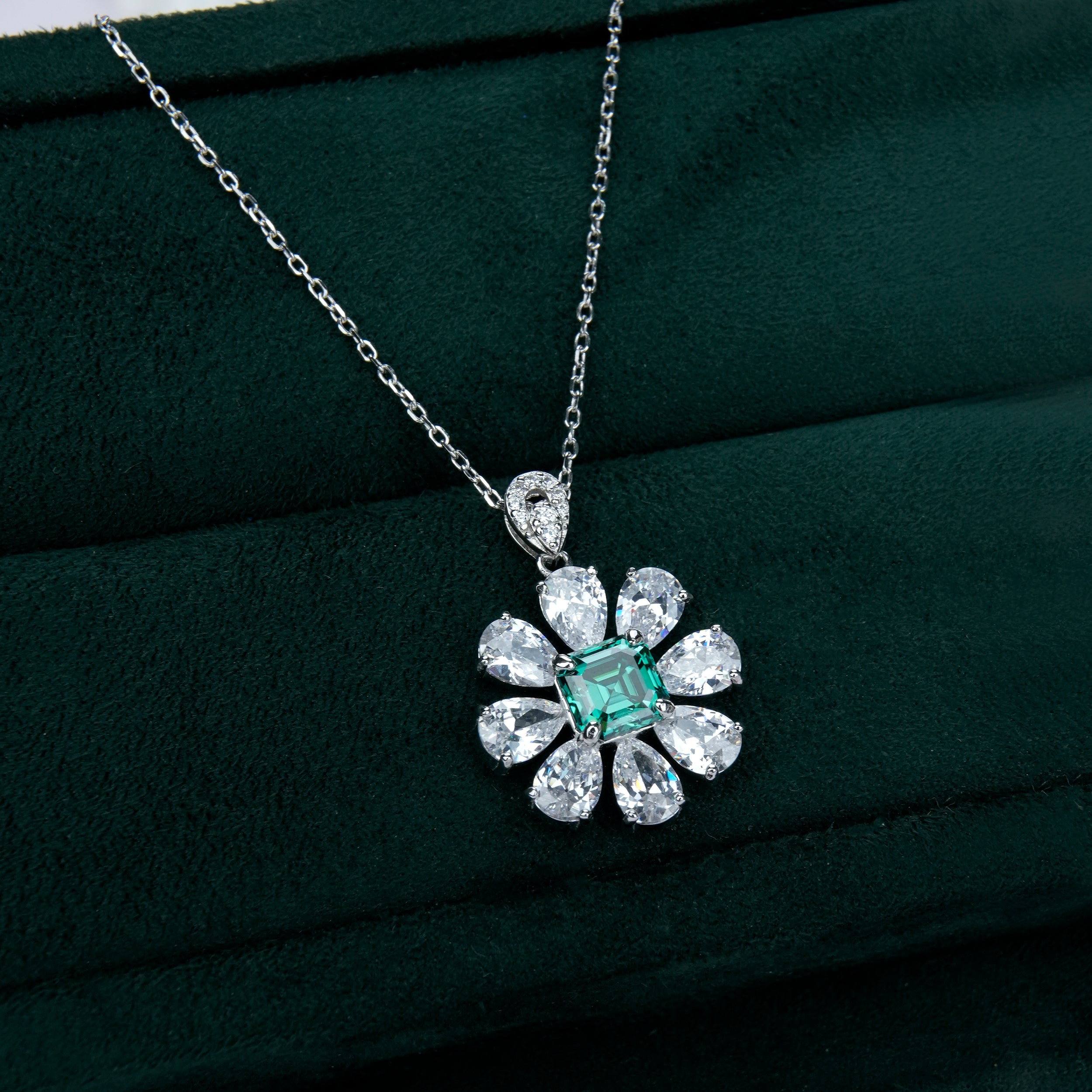 Green Core Queen Flower Pendant [MSD.316G]